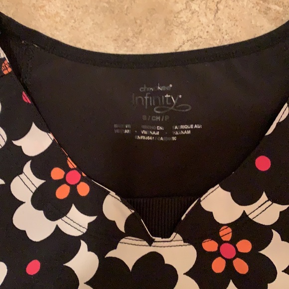 Pattern Scrub Top - Picture 2 of 3